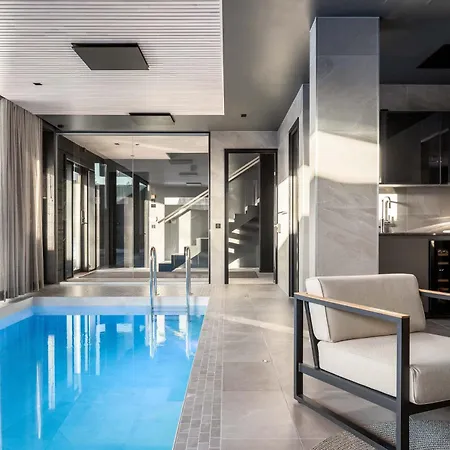 House Of Grey Luxury With Private Pool By Aavalevi Levi